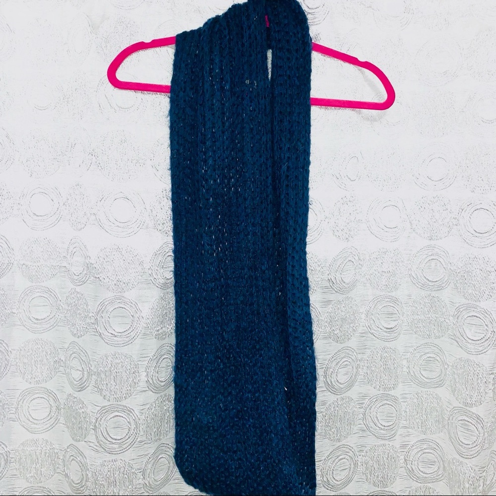 BCBG Knitted Infinity 🧣 - Picture 2 of 3